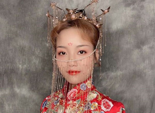 学会化妆后，进剧情还是影楼呢？