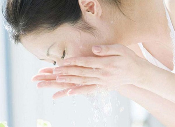 4种洁面法唤醒“倦肌”