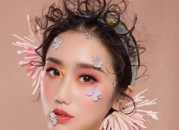 教你如何画眼影，眼影的简单画法